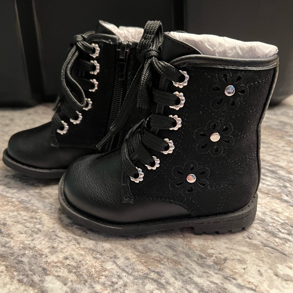 Black Floral Toddler Zipper Up Boots Size 5 NWOT